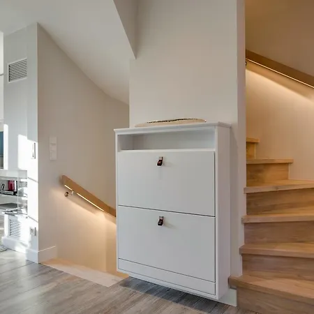 Stran Hus 2 *